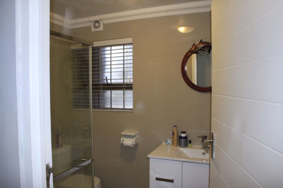 To Let 1 Bedroom Property for Rent in Heldervue Western Cape